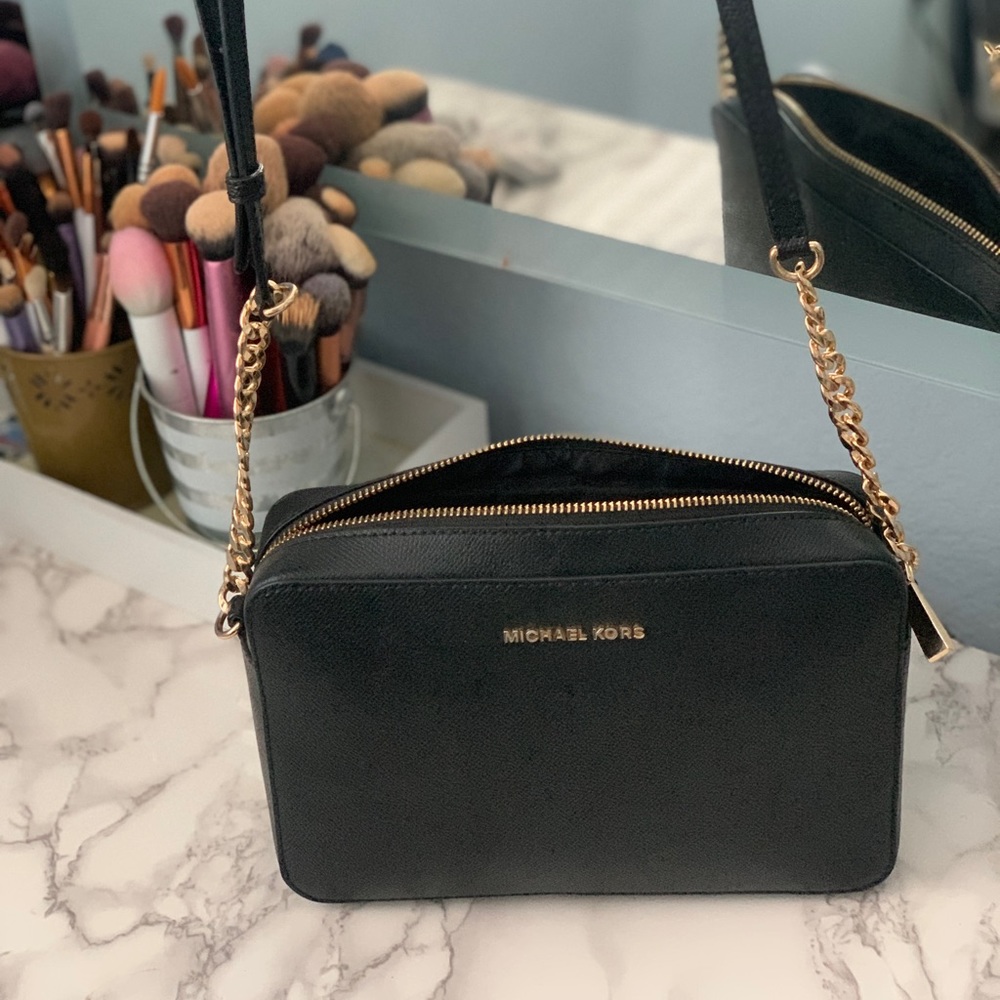 Black cross body Michael kors bag good condition